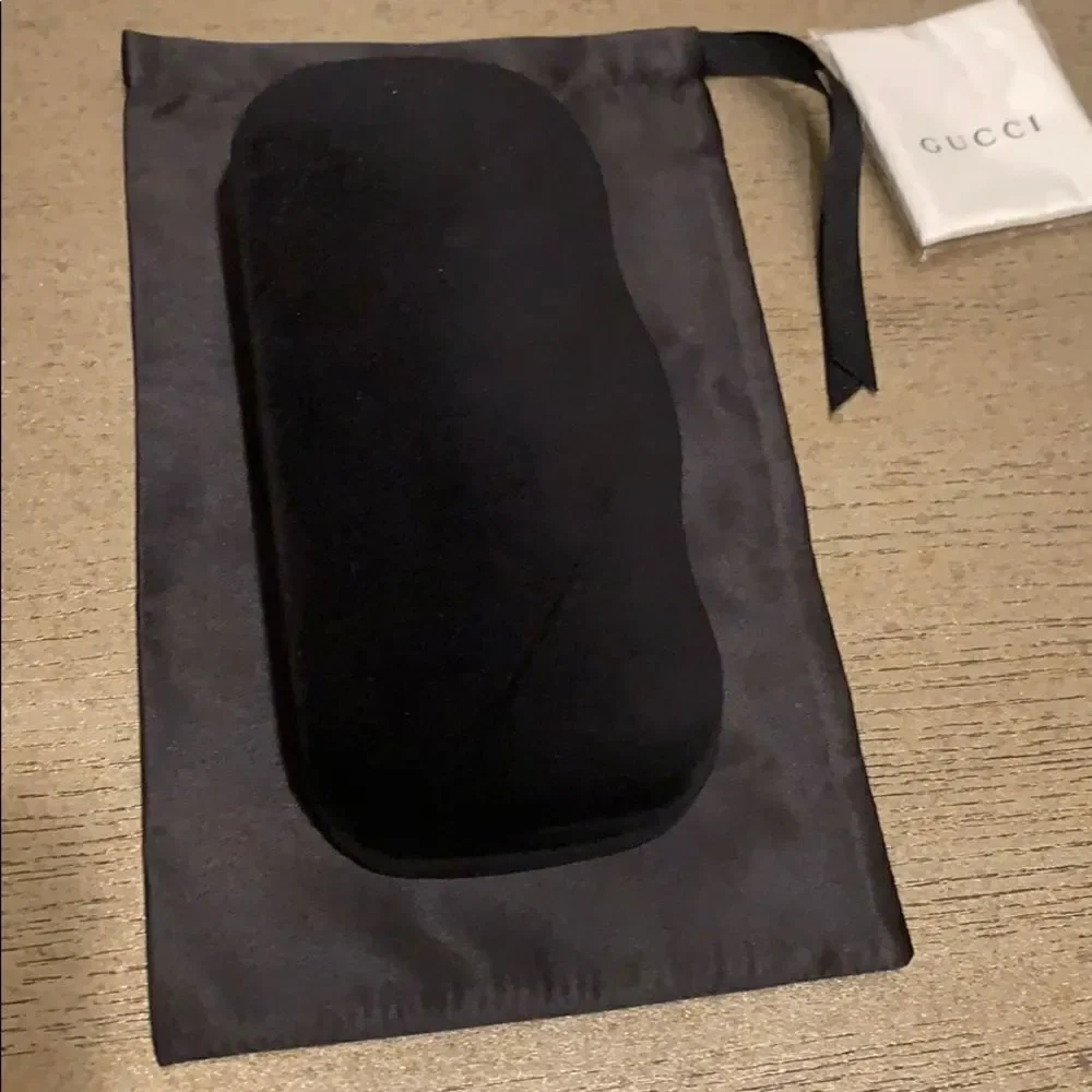 Gucci sunglass valves case & satin dust bag dust c